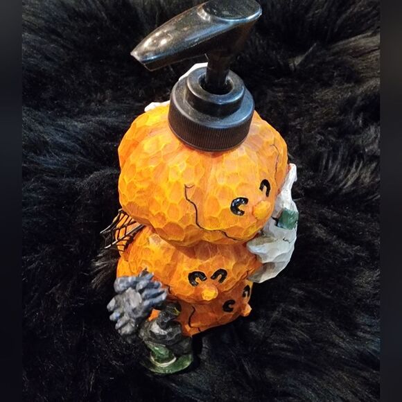 Pumpkin Soap or Lotion Dispenser & Hand Towel - Picture 13 of 15